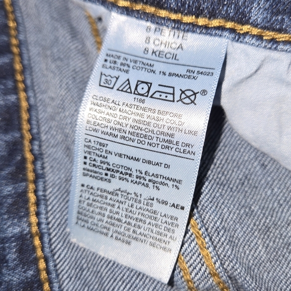 Old Navy Mid-Rise Boyfriend Jeans – Size 8 Petite #001 - Picture 4 of 7